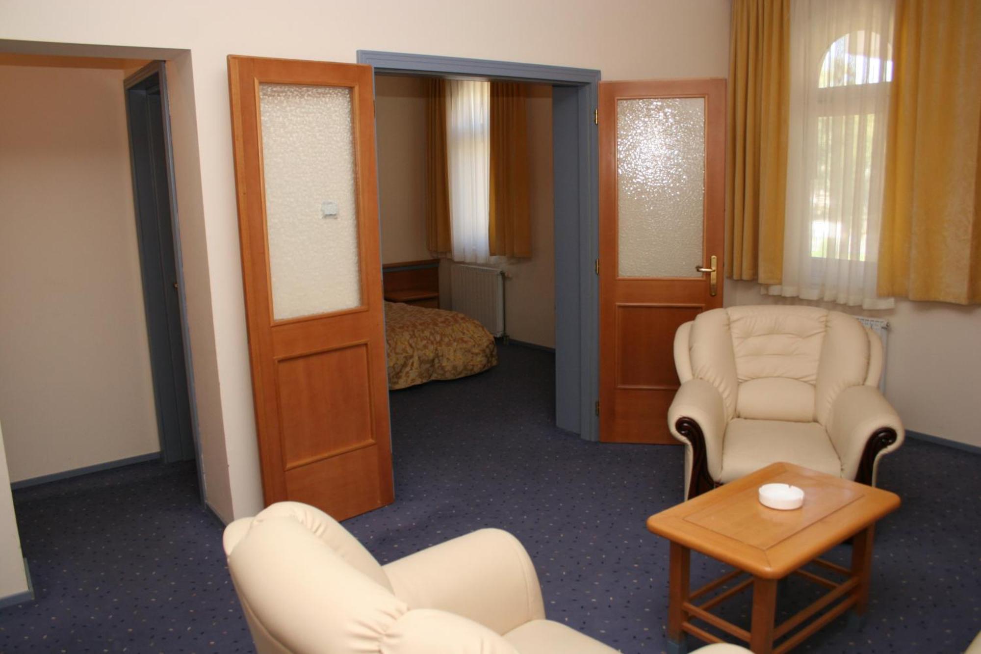 Hotel Prezident Palic Bilik gambar