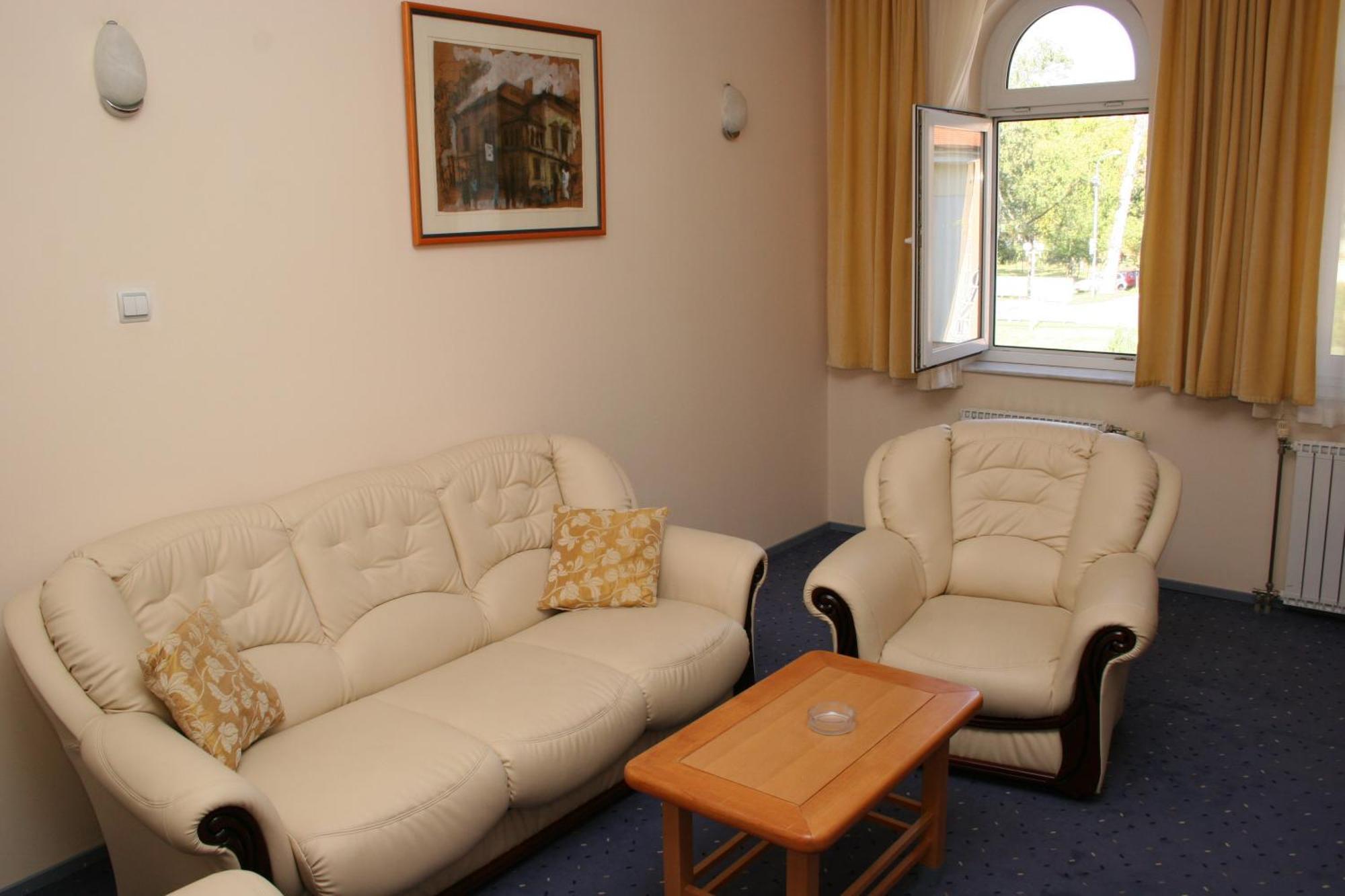 Hotel Prezident Palic Bilik gambar