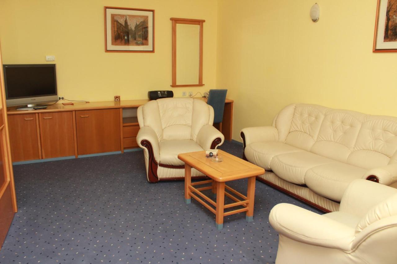 Hotel Prezident Palic Luaran gambar