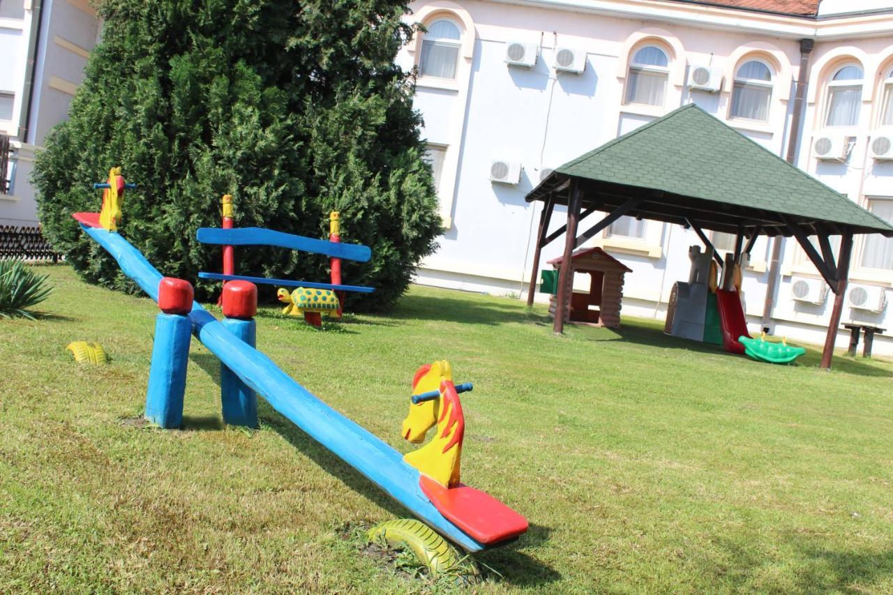 Hotel Prezident Palic Luaran gambar