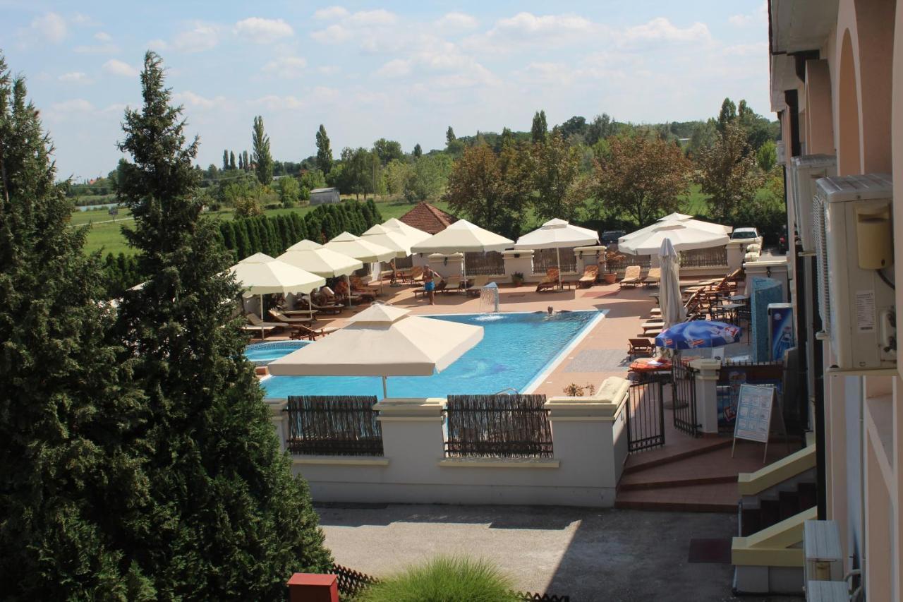 Hotel Prezident Palic Luaran gambar